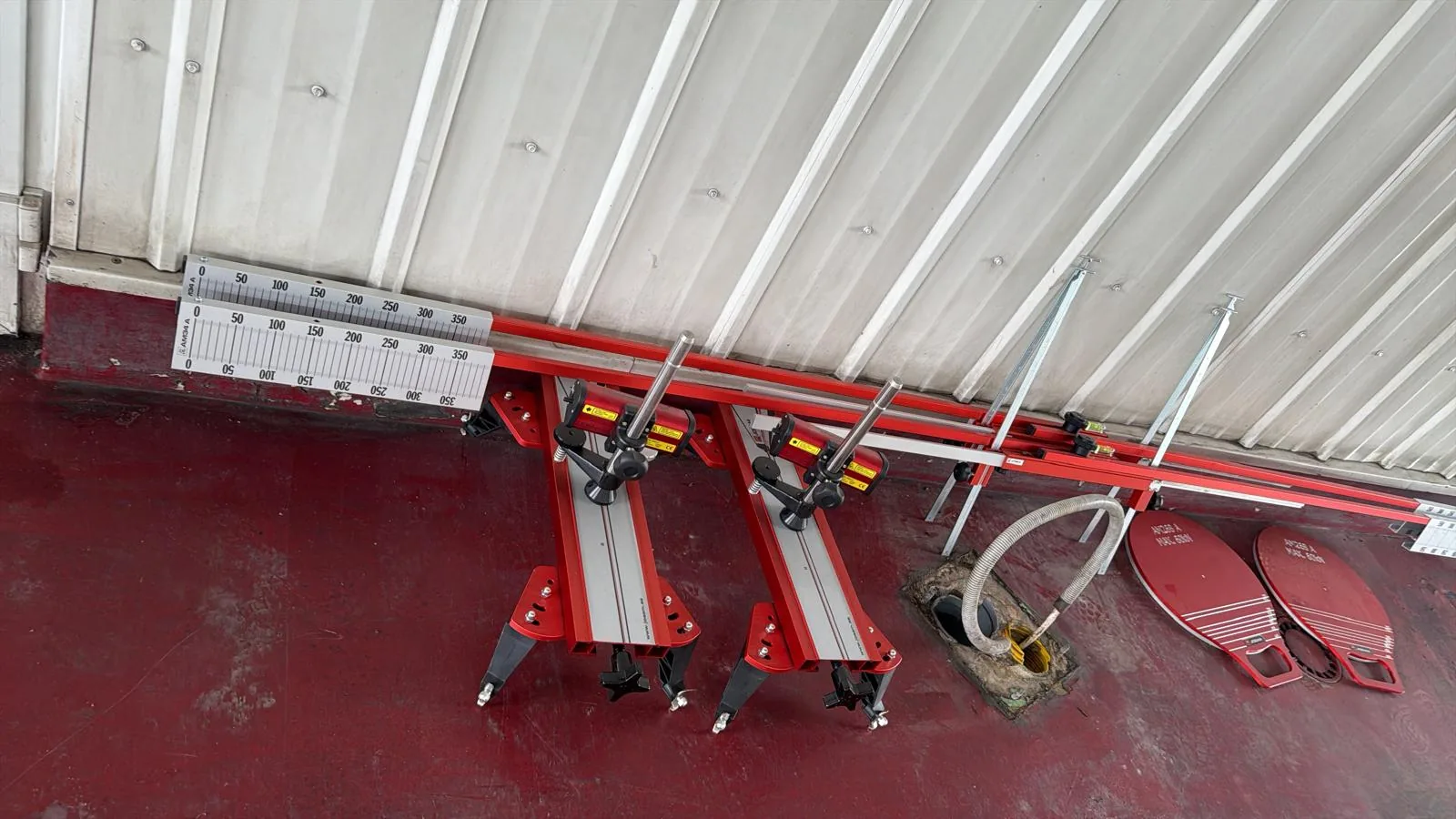 Lāzera riteņu savērsuma mērīšanas iekārta Mitau Truck Service servisā